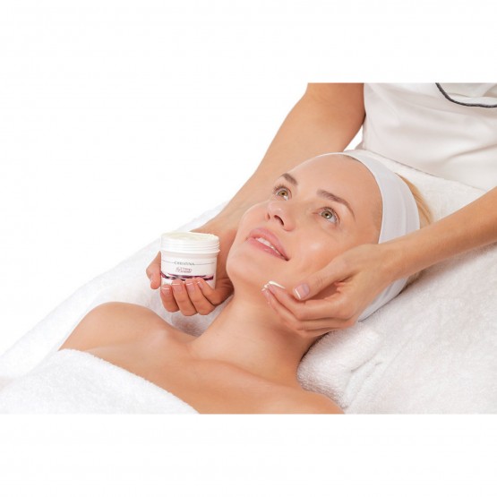 Защитный крем SPF 20 (шаг 6) Christina Chateau de Beaute Shielding Cream SPF 20, 150 мл 2